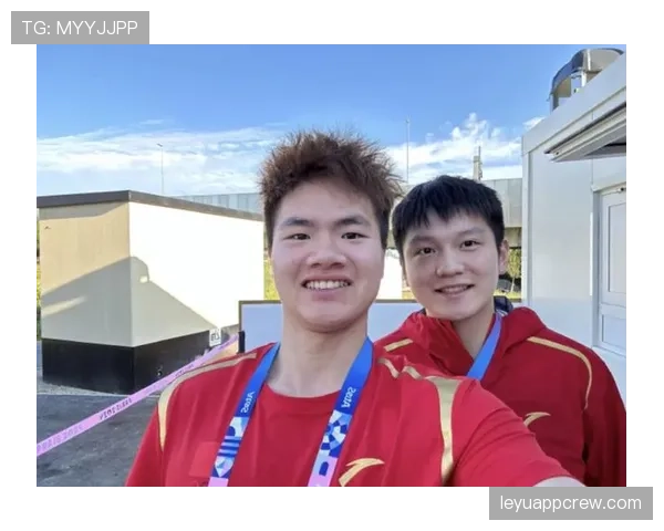 梁伟铿赛场外居然这么会花钱？看他钱包厚度我都怀疑生活费从哪来